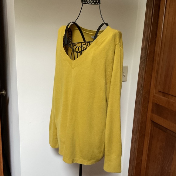 croft & barrow Tops - Croft and barrow v neck sweater, XL